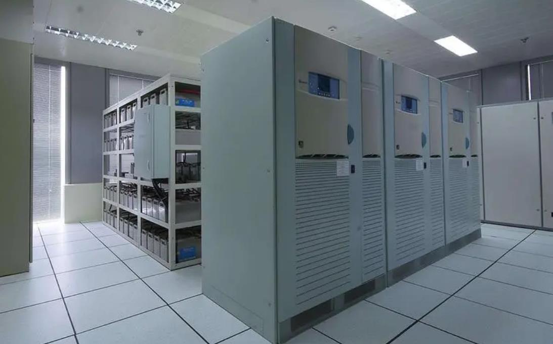 隆安UPS 电源的分类