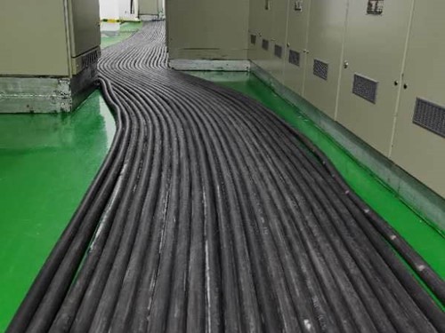 隆安如何根据理论计算公式计算温度对特定电压测量结果的影响？