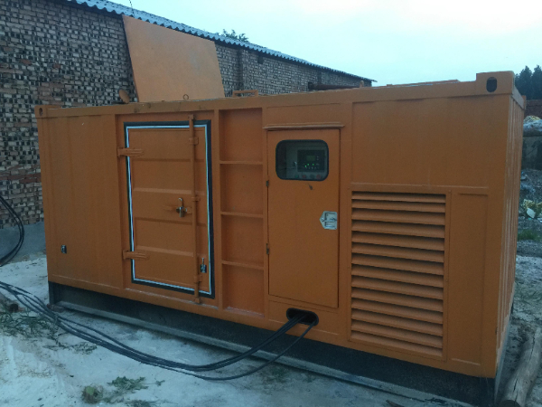 隆安发电机组长期使用中，电缆线的敷设路径有哪些要求？